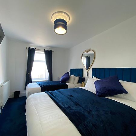 Aquarius Apartment - Sea View - Sleeps Seven Blackpool Ngoại thất bức ảnh